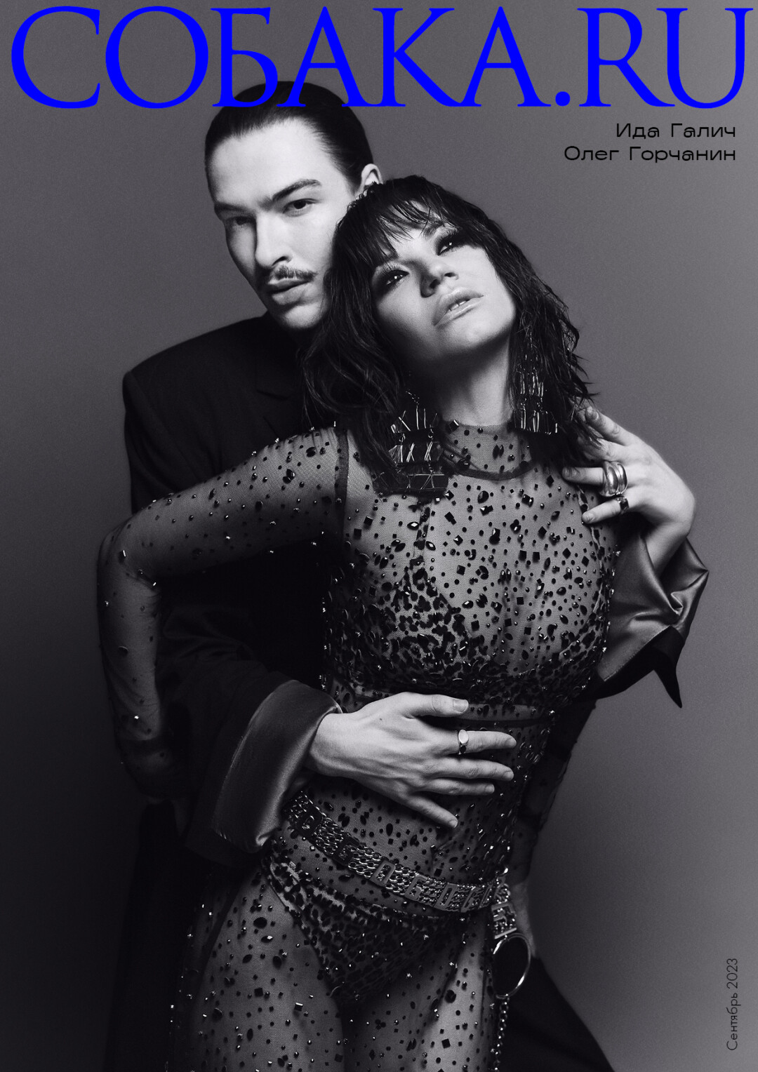 На Иде: платье TATYANA KOCHNOVA ATELIER, пояс D&G (STROGO Vintage), серьги TOM FORD (ЦУМ) На Олеге: комбинезон CHERNIM CHERNO, брошь CHANEL, серьги и