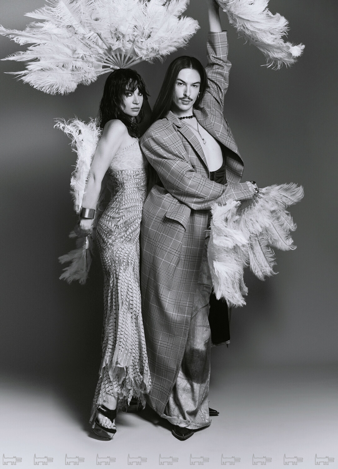 На Иде: платье ROBERTO CAVALLI, туфли COPERNI, украшения WILDHORN На Олеге: жилетка CHERNIM CHERNO, удлиненный жакет USHATAVA, джинсы UGULWAN