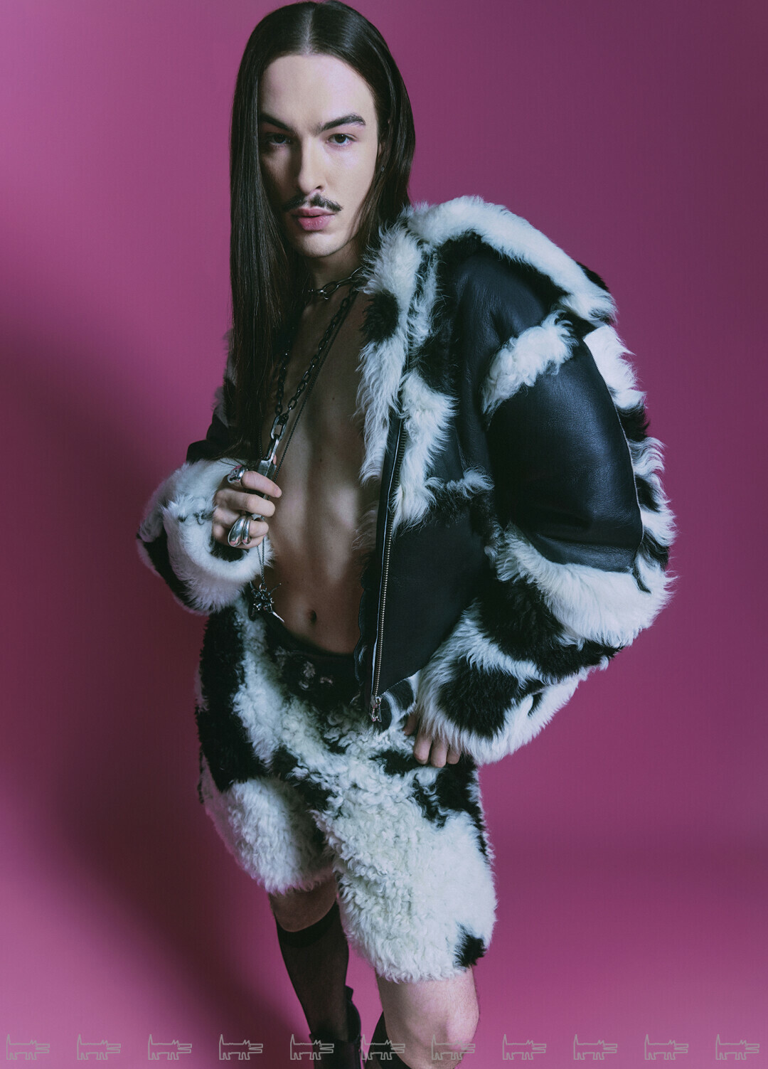 На Олеге: куртка и шорты ARLIGENT, украшения OMUT, WILDHORN, кольца RHOE BERMAT