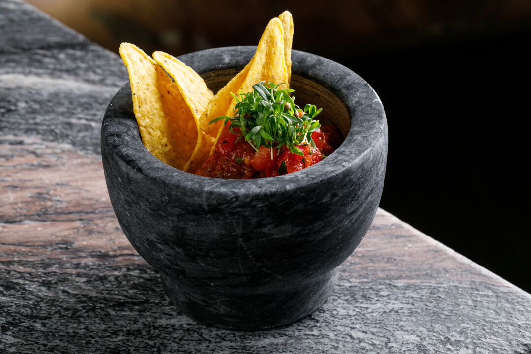 Тартар из говядины с начос из Juan Cantina Espanola