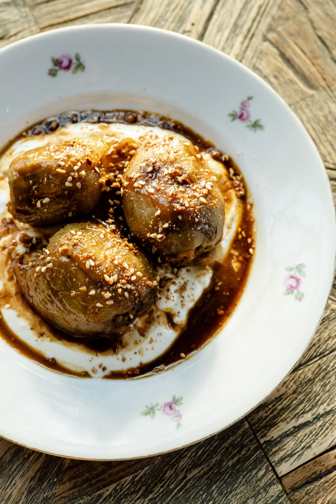 Фаршированный лук с лабане и дуккой