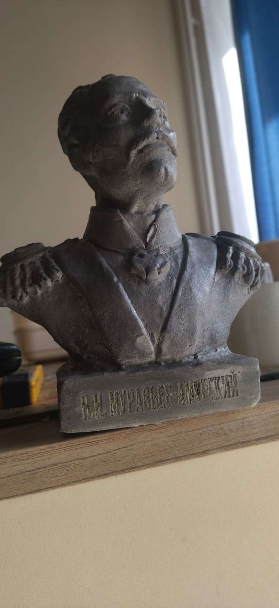 Художники изготавливают декоративные фигурки из отходов бцбк