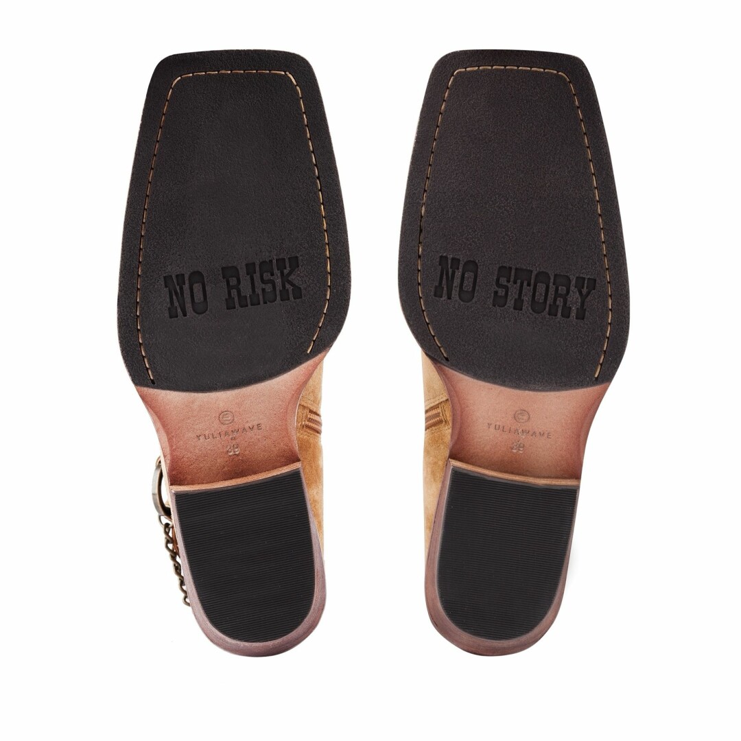 Сапоги Ekonika x YuliaWave, 37 990 руб.