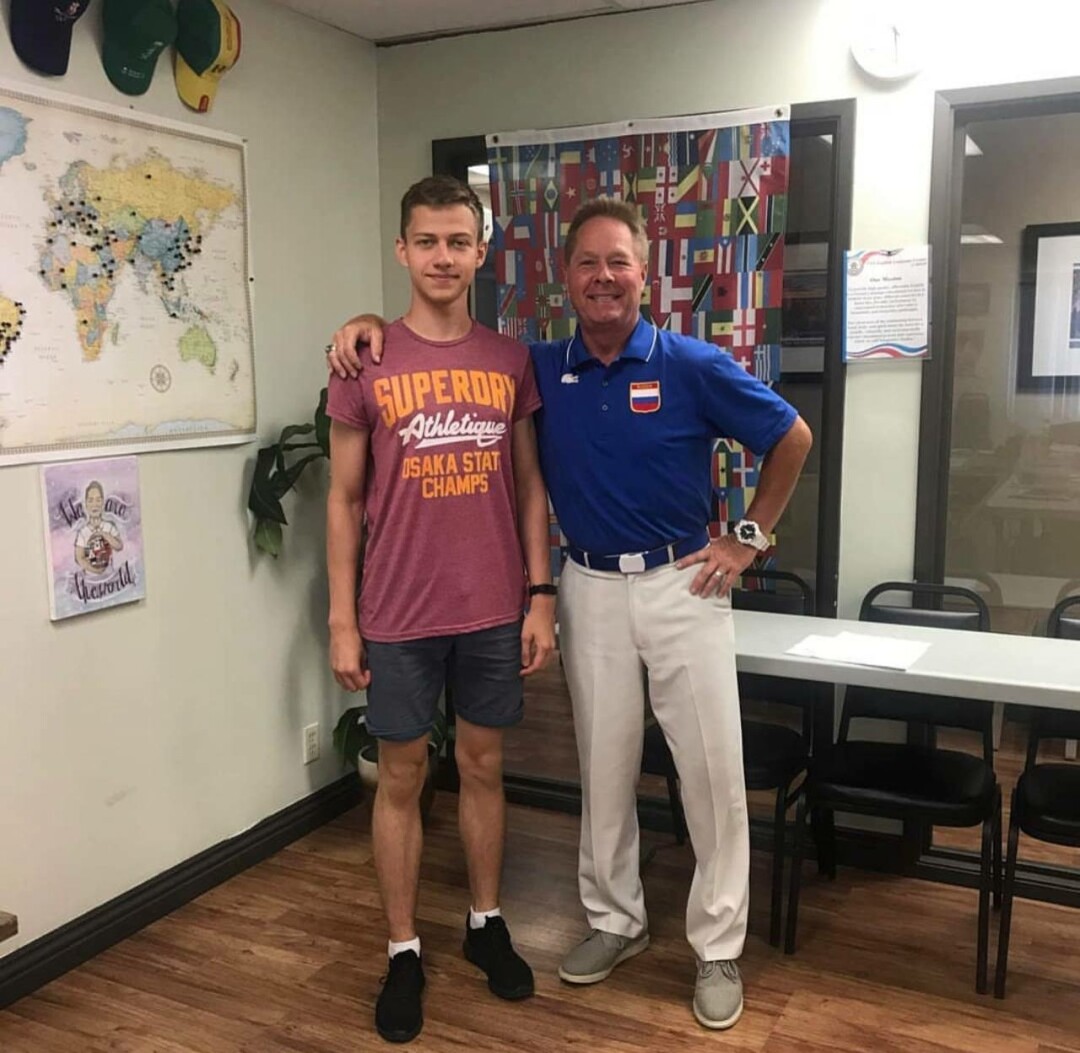 Антон Наянзин с первым учителем Брайаном