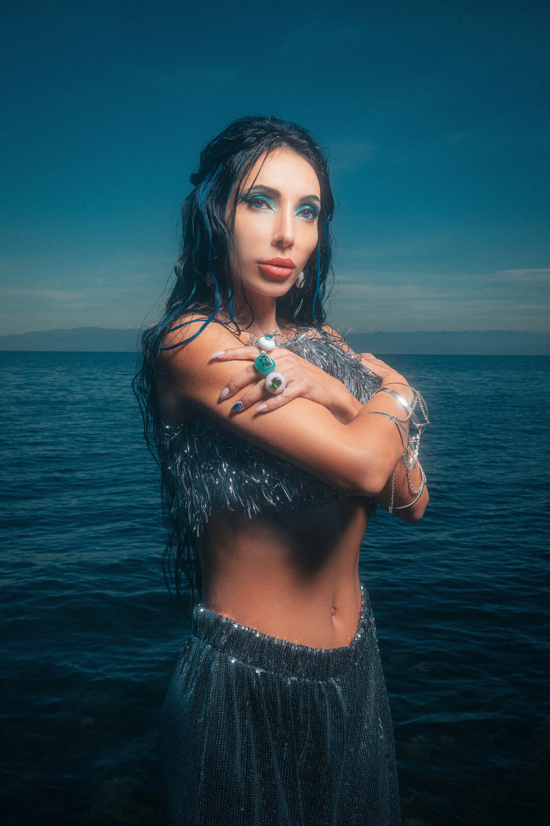 Кольца, браслеты, серьги AMADINA GLASS Топ, брюки NO PANIC