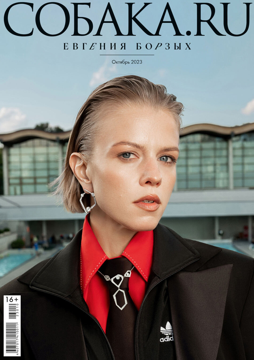 На Евгении: серьги и колье LUMINOUS DIAMONDS, пальто KOY BRAND, рубашка no name, олимпийка ADIDAS, галстук DOLCE & GABBANA