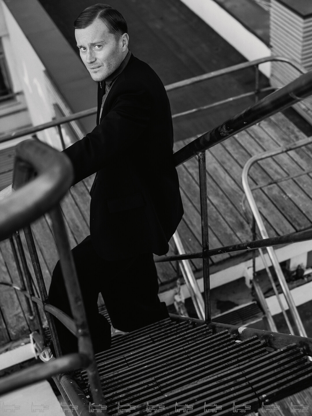 На Игоре: пиджак WALK OF SHAME