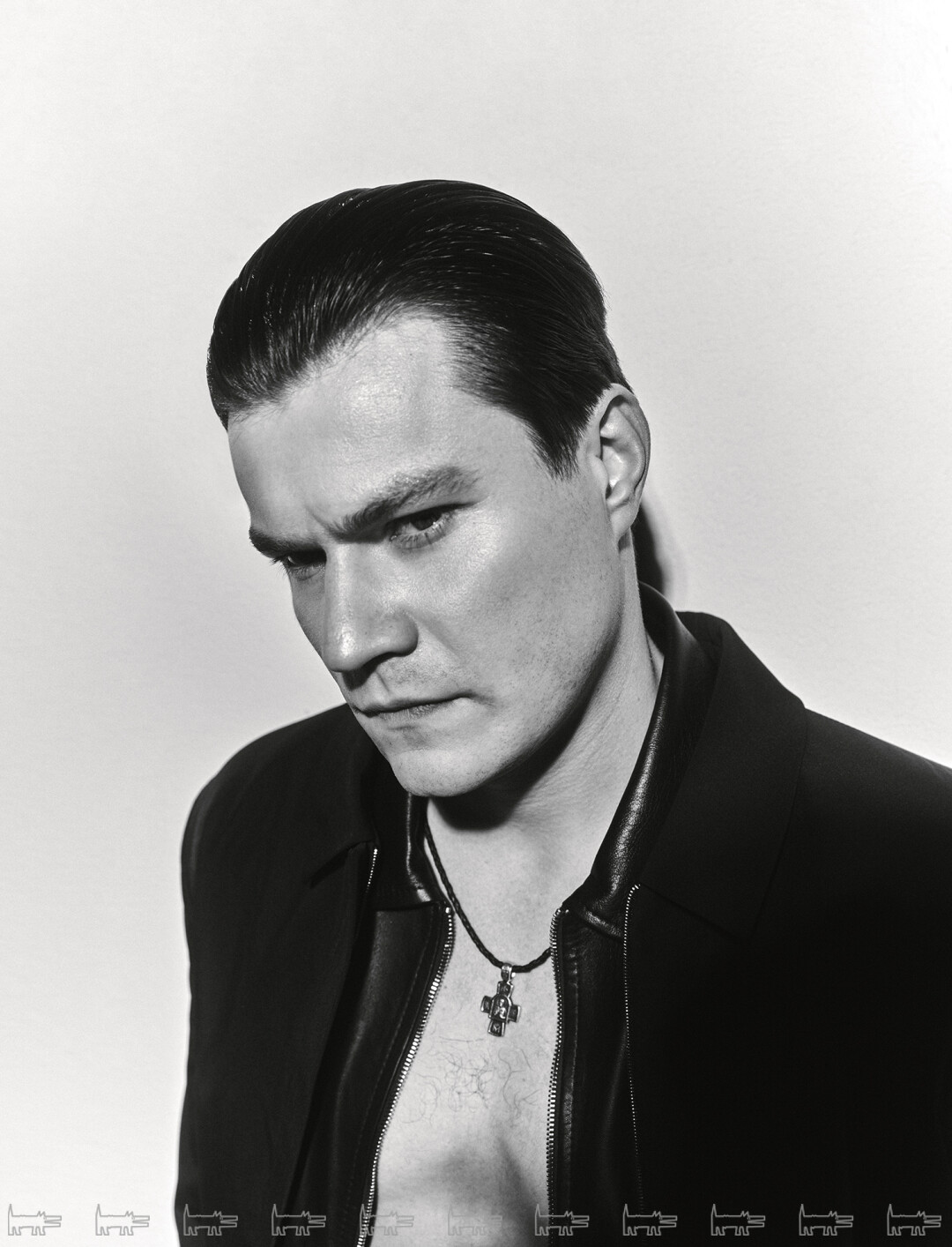 На Олеге: бомбер BORNE BOURGEOIS, куртка MUST (все — ЦУМ)