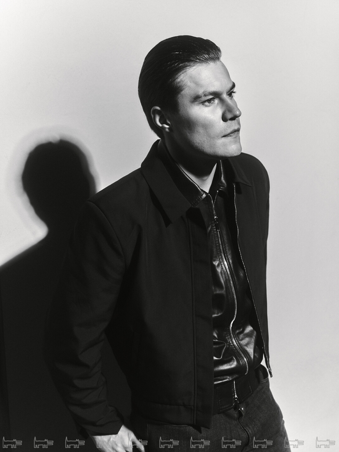 На Олеге: бомбер BORNE BOURGEOIS, куртка MUST (все — ЦУМ)