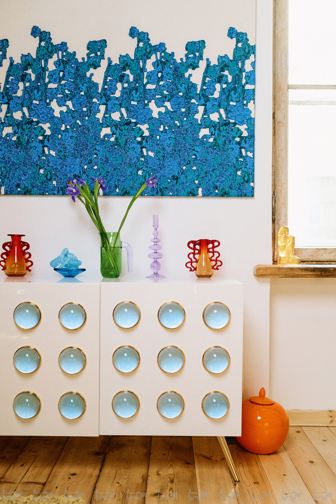 Комод Johnatan Adler — единственный предмет мебели, приобретенный из актуальной коллекции только потому, что работы этого дизайнера еще не добрались