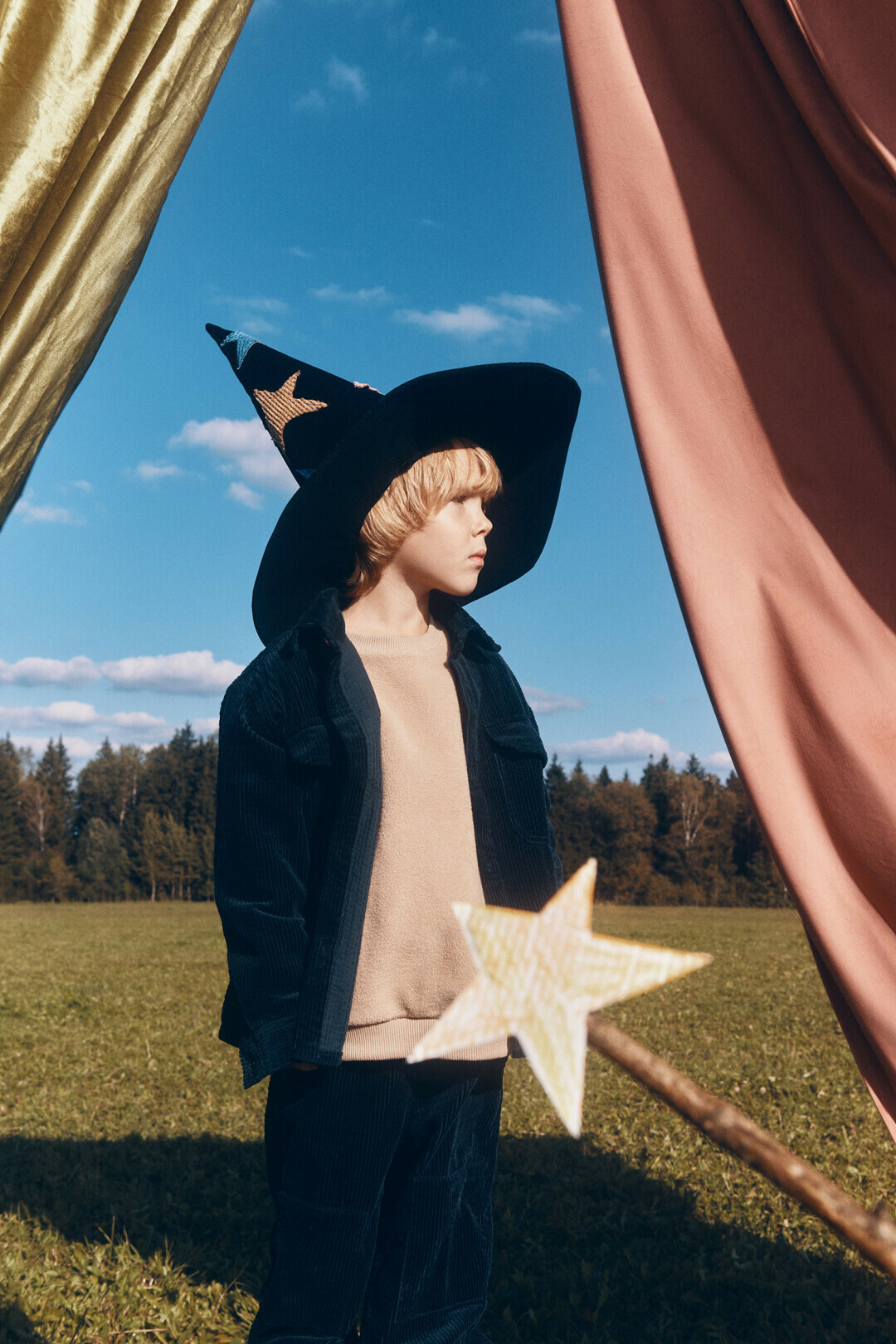 Толстовка из флиса с карманом из вельвета Lime, 2599 руб.