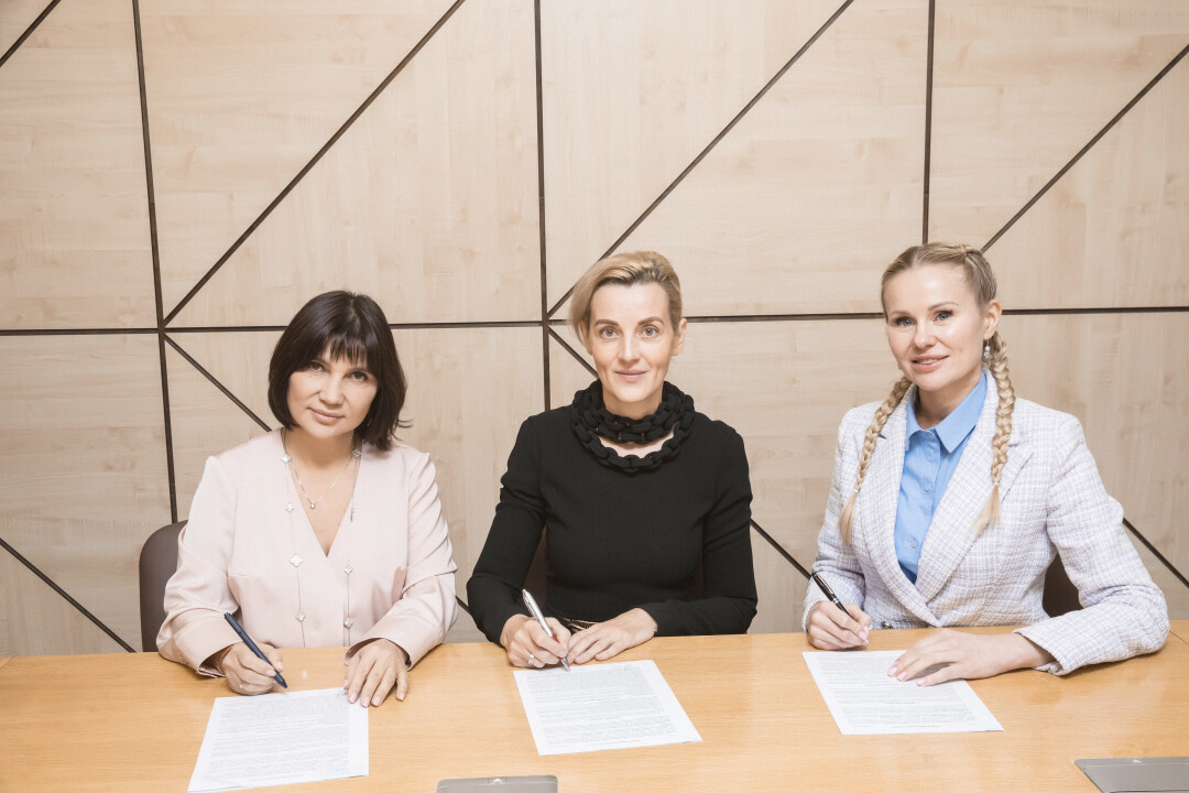 Светлана Габдуллина, Анна Прилучная, Анна Амерханова