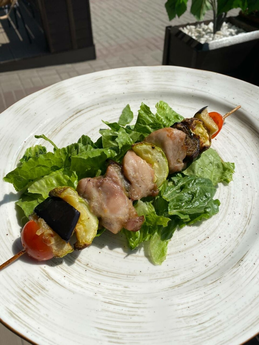 Шашлык куриный и суп — 370 рублей