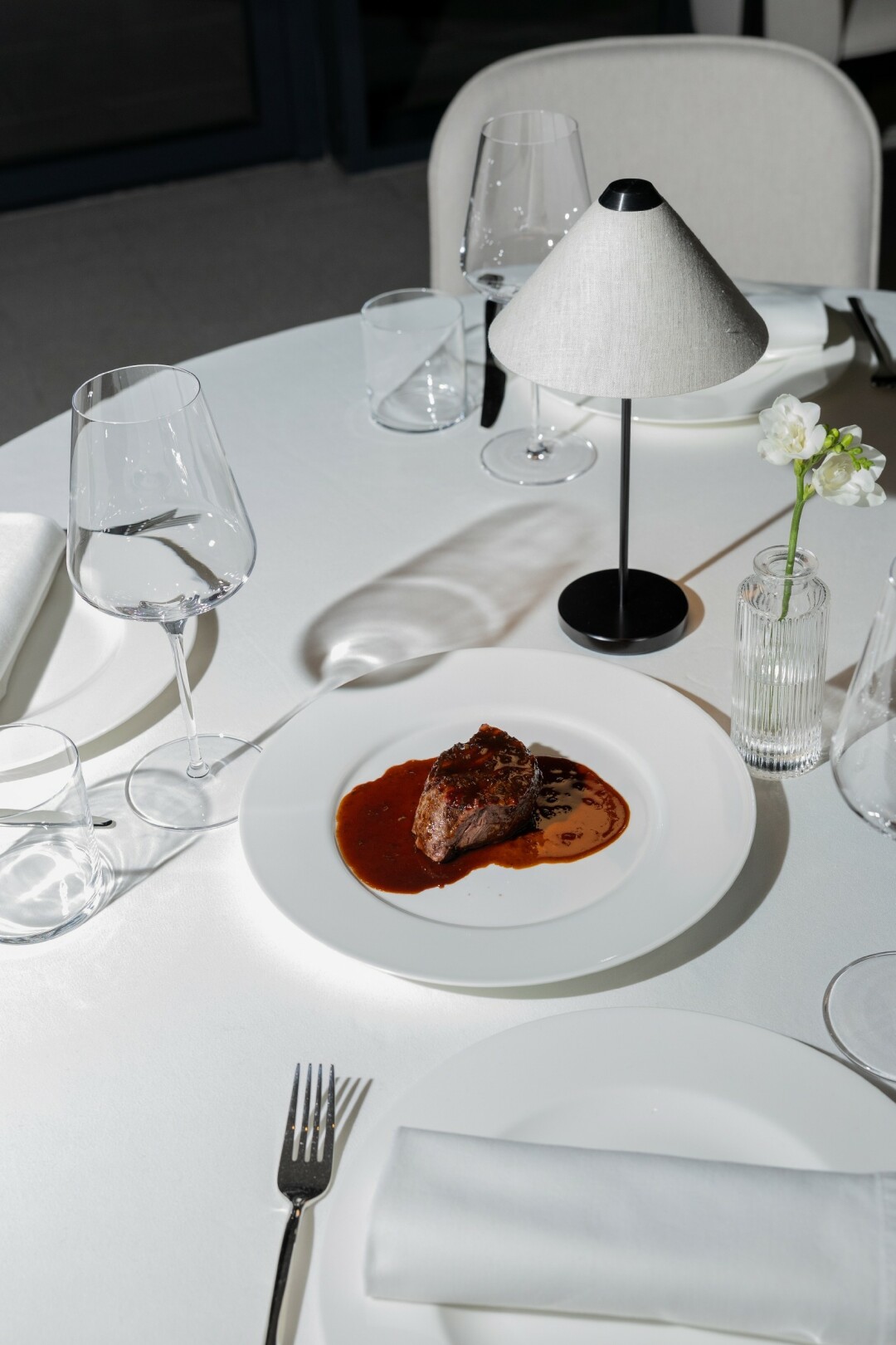 Филе-миньон с соусом из красного вина