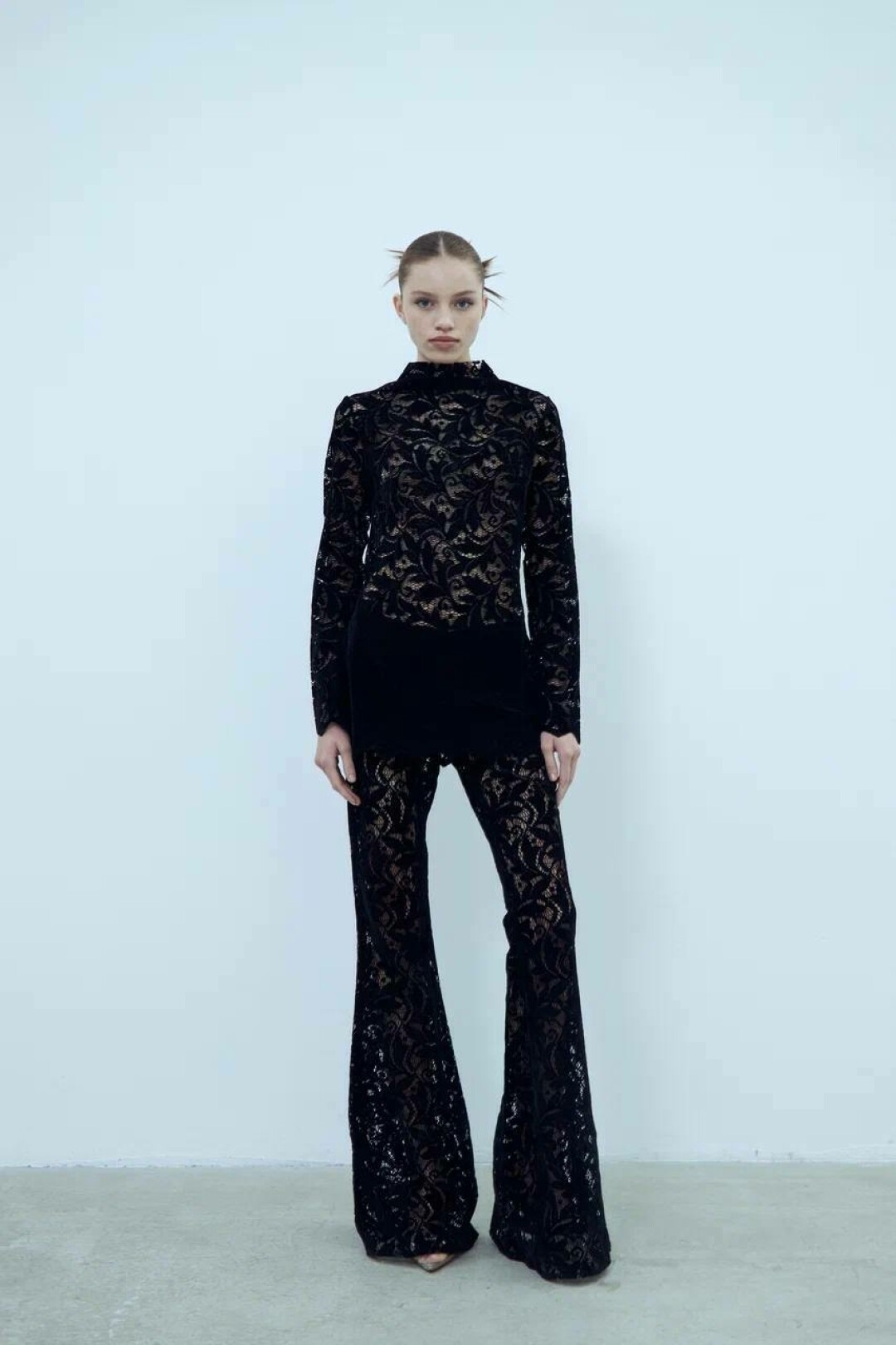 Блуза Ruée, 18 500 руб., брюки Ruée, 20 500 руб.