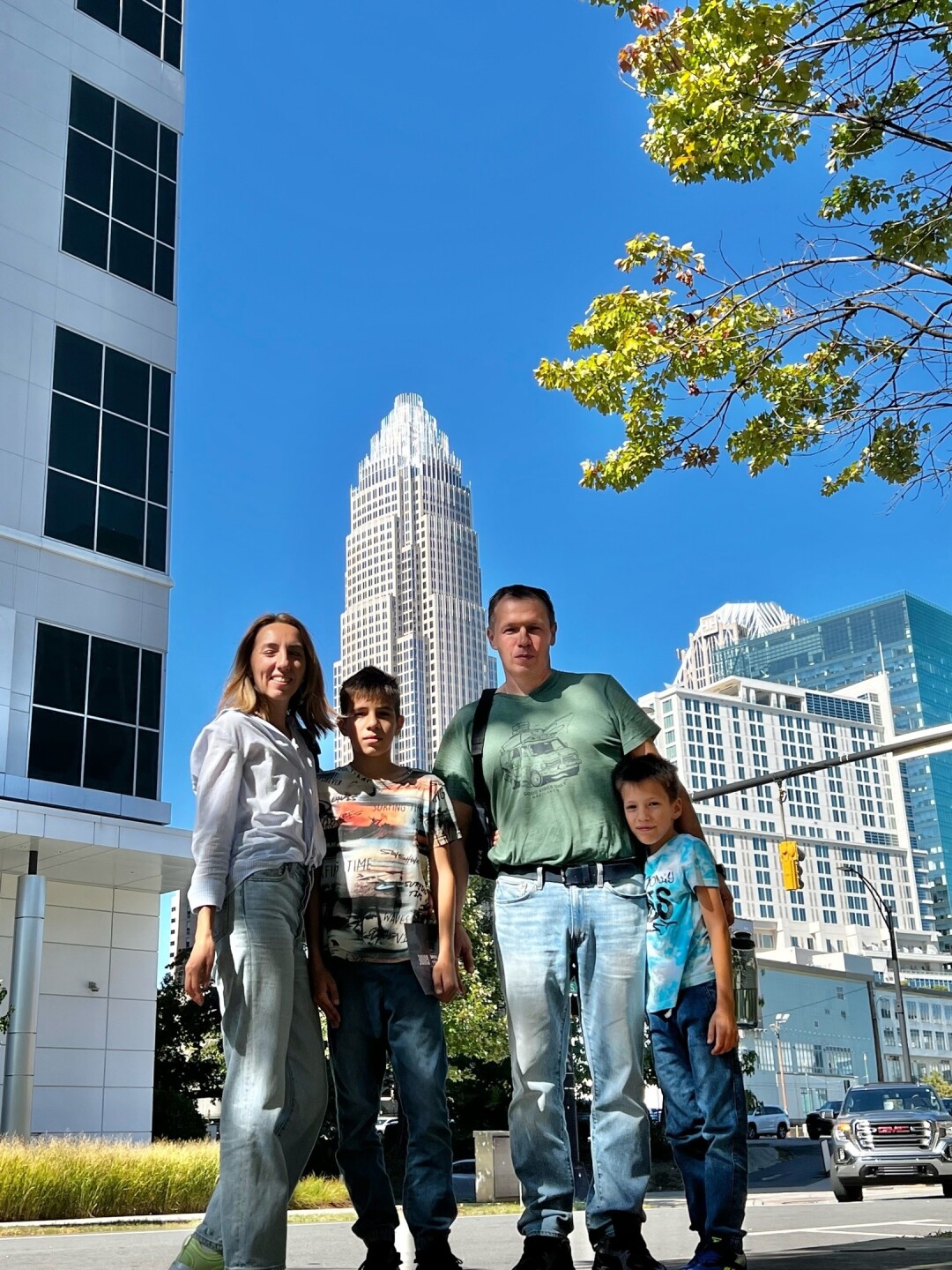 Гульнара и Евгений Соколовы с сыновьями Михаилом и Кириллом