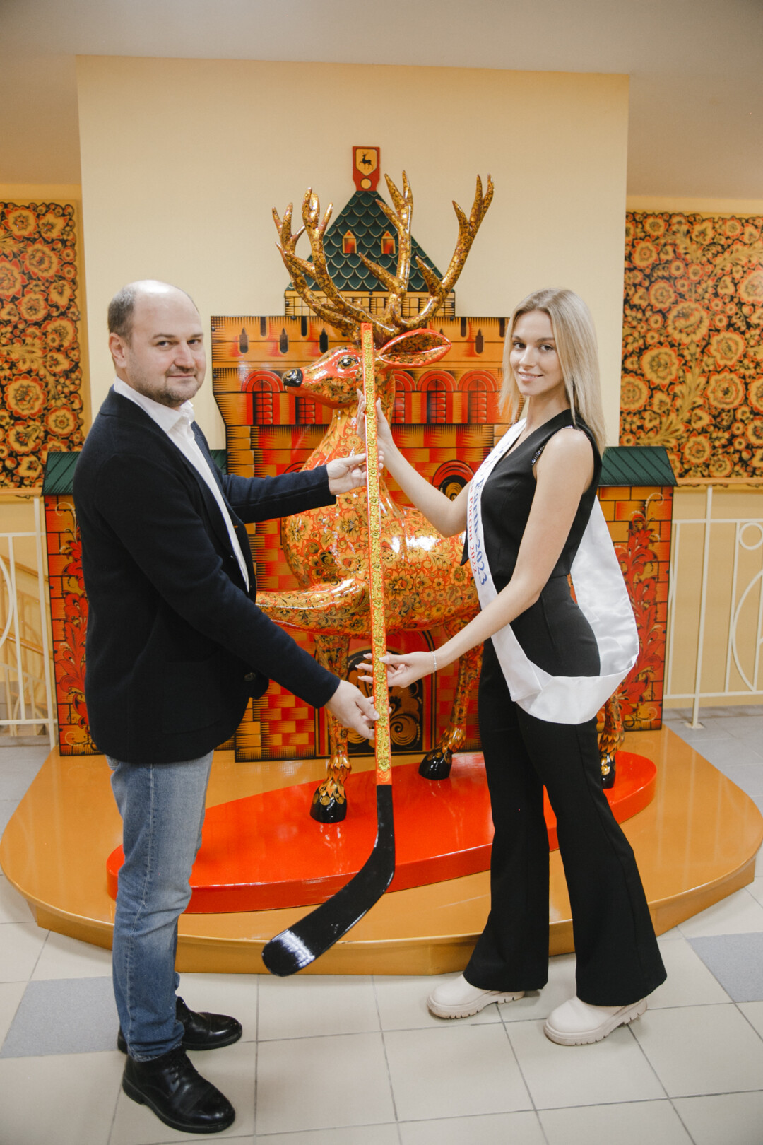 Генеральный директор АО «Хохломская роспись» Алексей Усанов и Дарья Луконькина