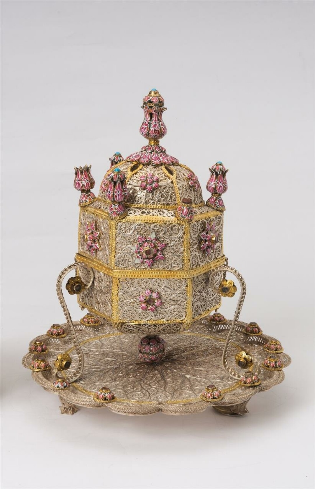 Курильница. Серебро, бирюза, стекло; филигрань, эмаль. Турция. Первая половина XVIII в.