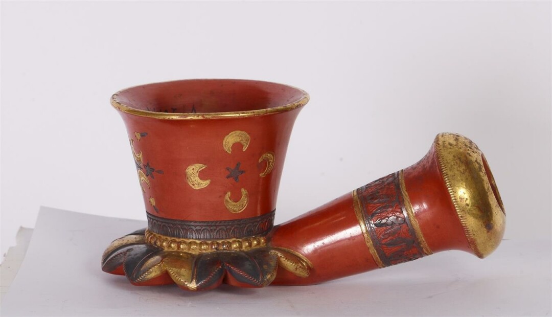 Трубка курительная. Глина, глазурь, штамп, золочение, серебрение. Турция. XIX в. Мастер Хаджи Мухаммад Эфенди