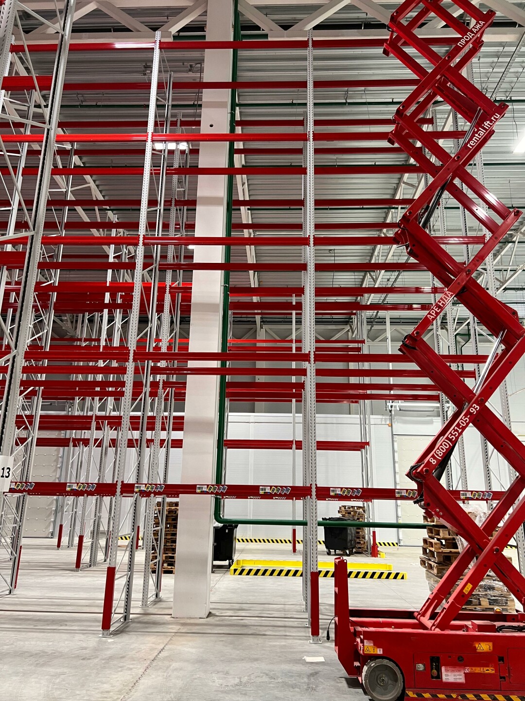 Монтаж паллетных стеллажных конструкций