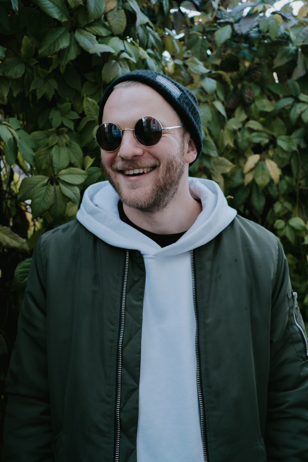 ЮРИЙ ТИХОНОВ, Министерство завтраков и Кусто