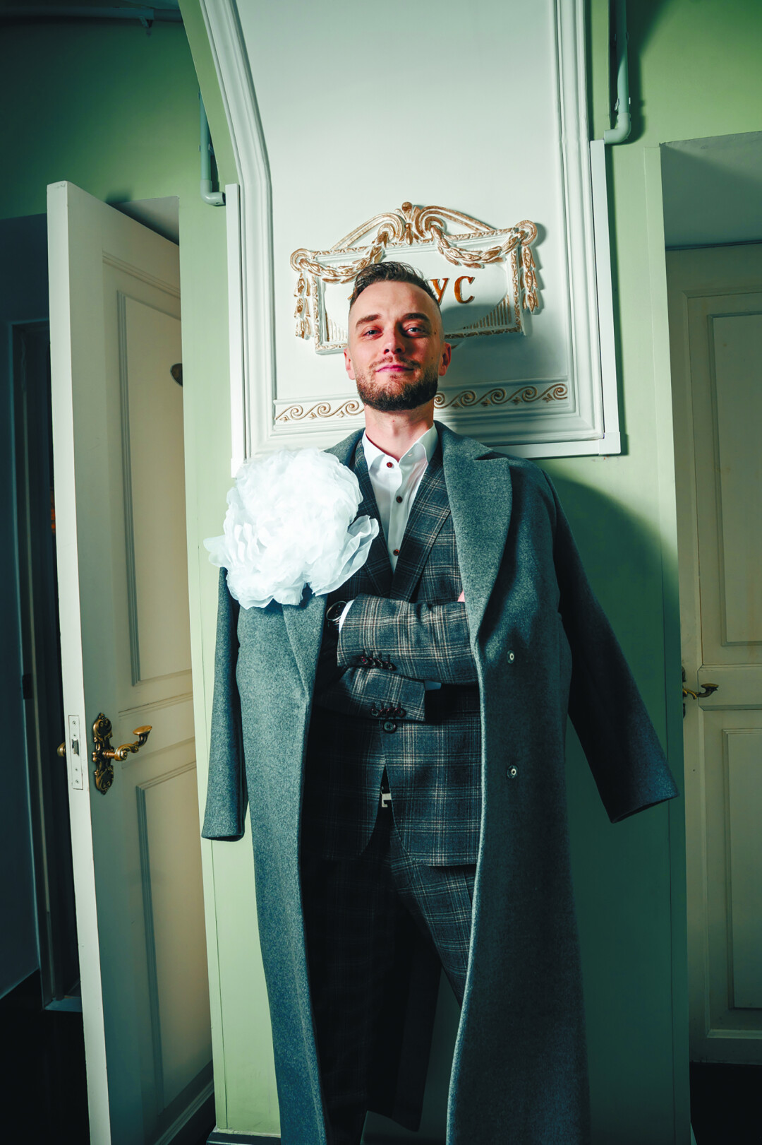 Пальто SMART FASHION Брошь SANDRA STYLE