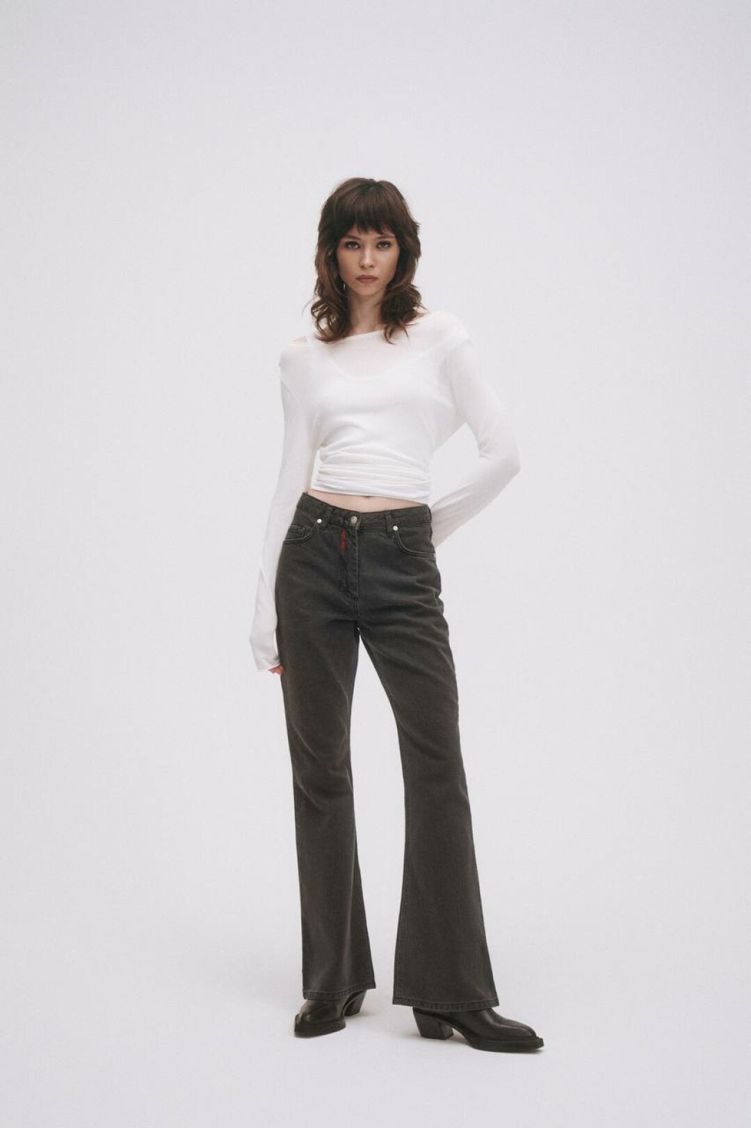 Джинсы Bootcut Grey, 9 000 руб.