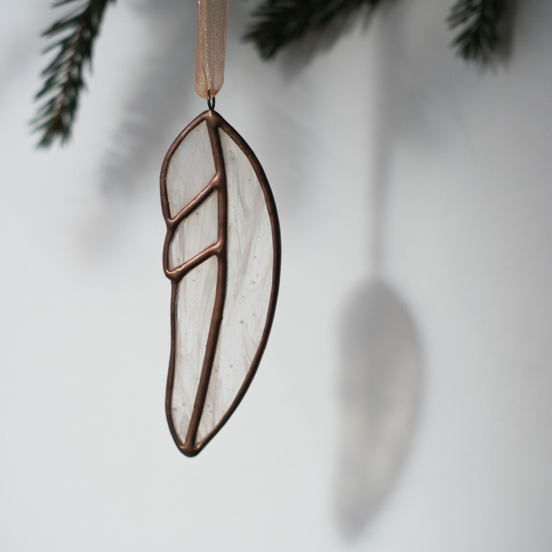 Перо-витраж Lumomarkt, 890 руб.