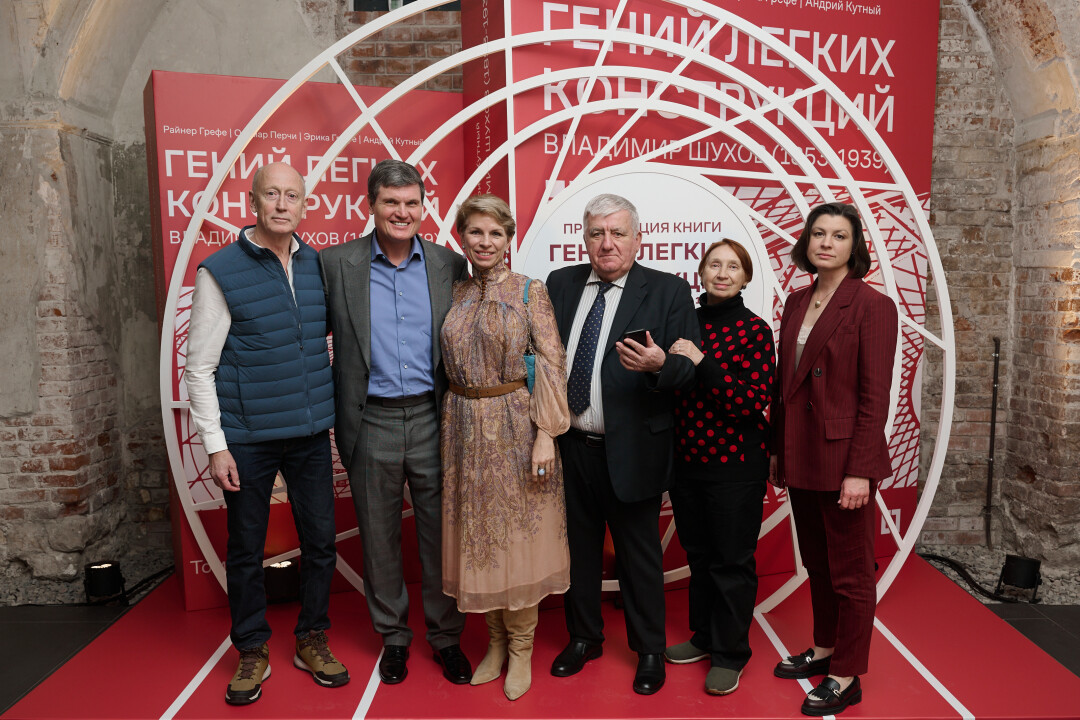 Слева направо: президент фонда «Шуховская Башня» и правнук инженера Владимир Шухов; председатель Совета директоров ОМК Анатолий Седых; председатель