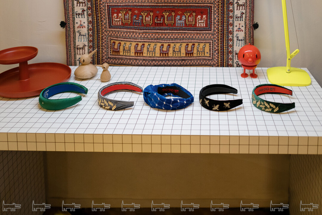 Амбассадором марки Like an Art Анастасия стала с самого запуска: ободки и сумки ручной работы с вышивкой канителью, золотым и серебряным шитьем уже