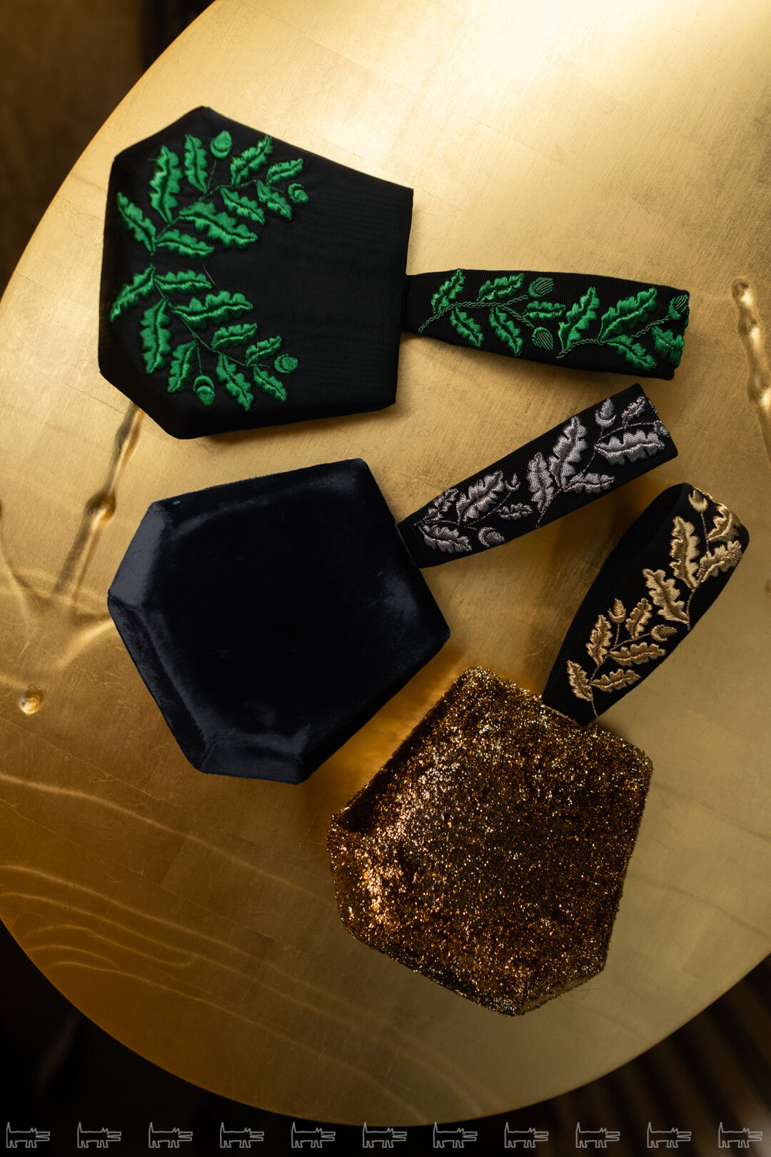 Амбассадором марки Like an Art Анастасия стала с самого запуска: ободки и сумки ручной работы с вышивкой канителью, золотым и серебряным шитьем уже