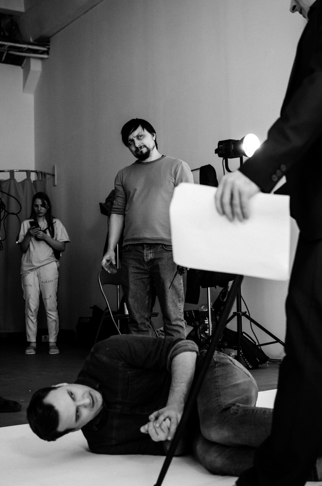 Актер Руслан Катеринчук и Рузиль Насибуллин репетируют одну из финальных сцен