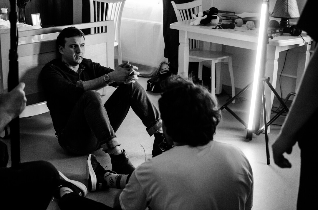 Руслан Катеринчук готовится к съемке сцены