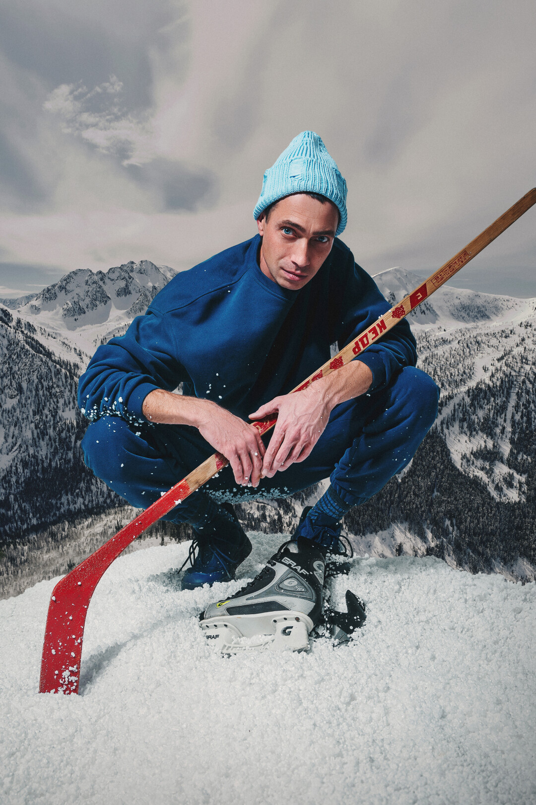 АЛЕКСЕЙ ДОЛИН, архитектор, дизайнер, публицист Костюм, шапка A.CLEO