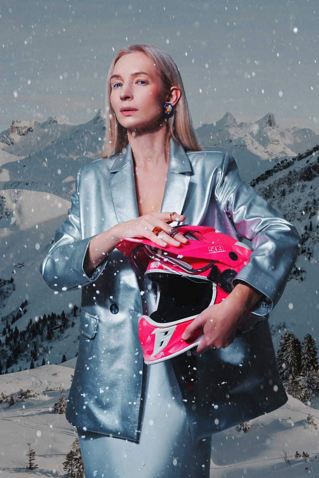 ЕКАТЕРИНА ПЛОТНИКОВА, архитектор, дизайнер интерьеров Жакет, платье A.CLEO Серьги, кольца SWAROVSKI