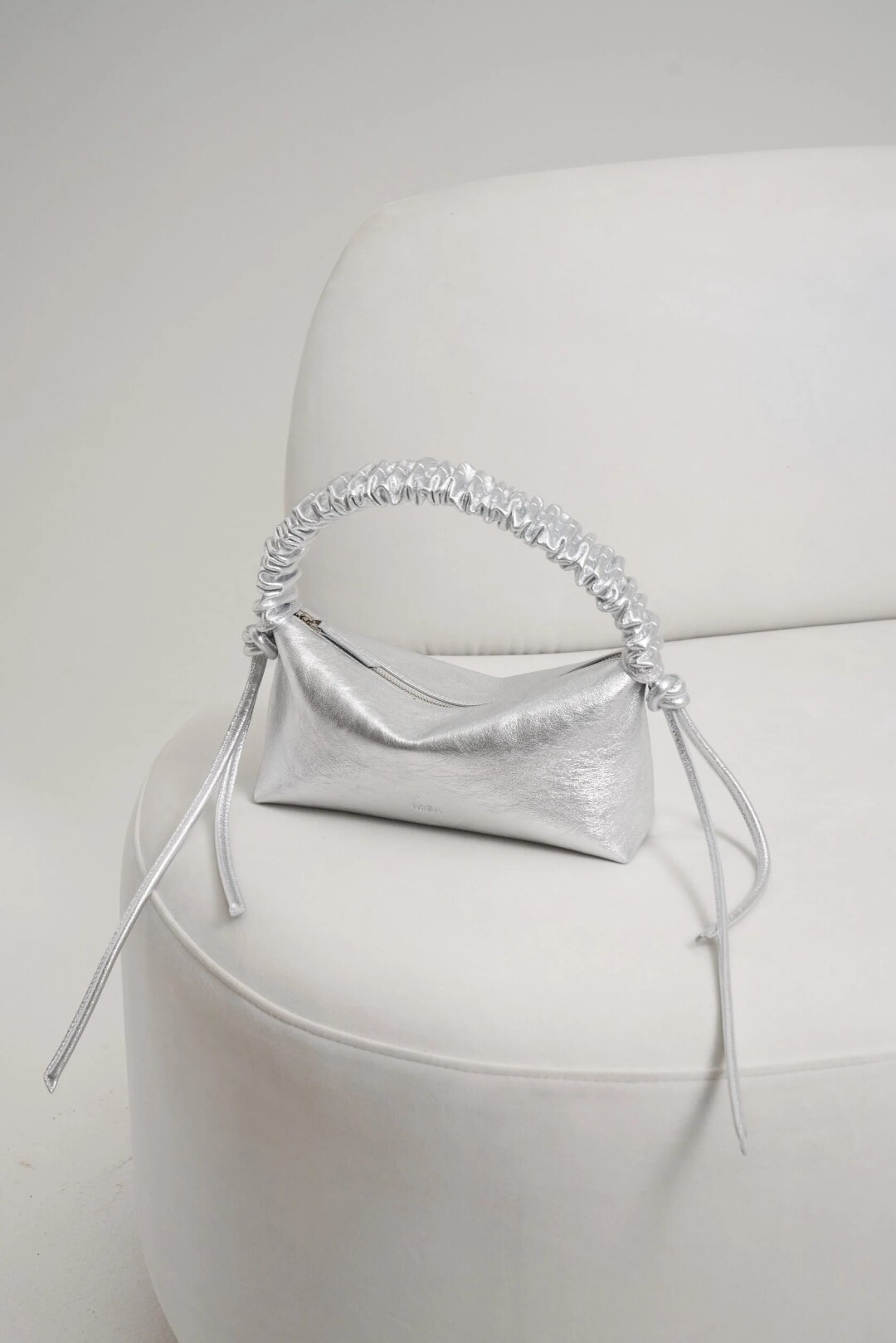 Сумка Banana Mini Silver Metallic MISA Bags, 32 900 руб.