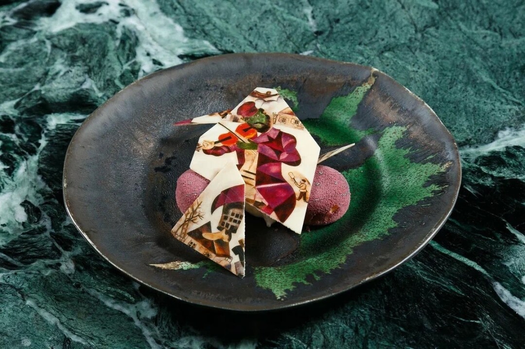 Десерт «Зеленый скрипач», созданный по мотивам картины Марка Шагала