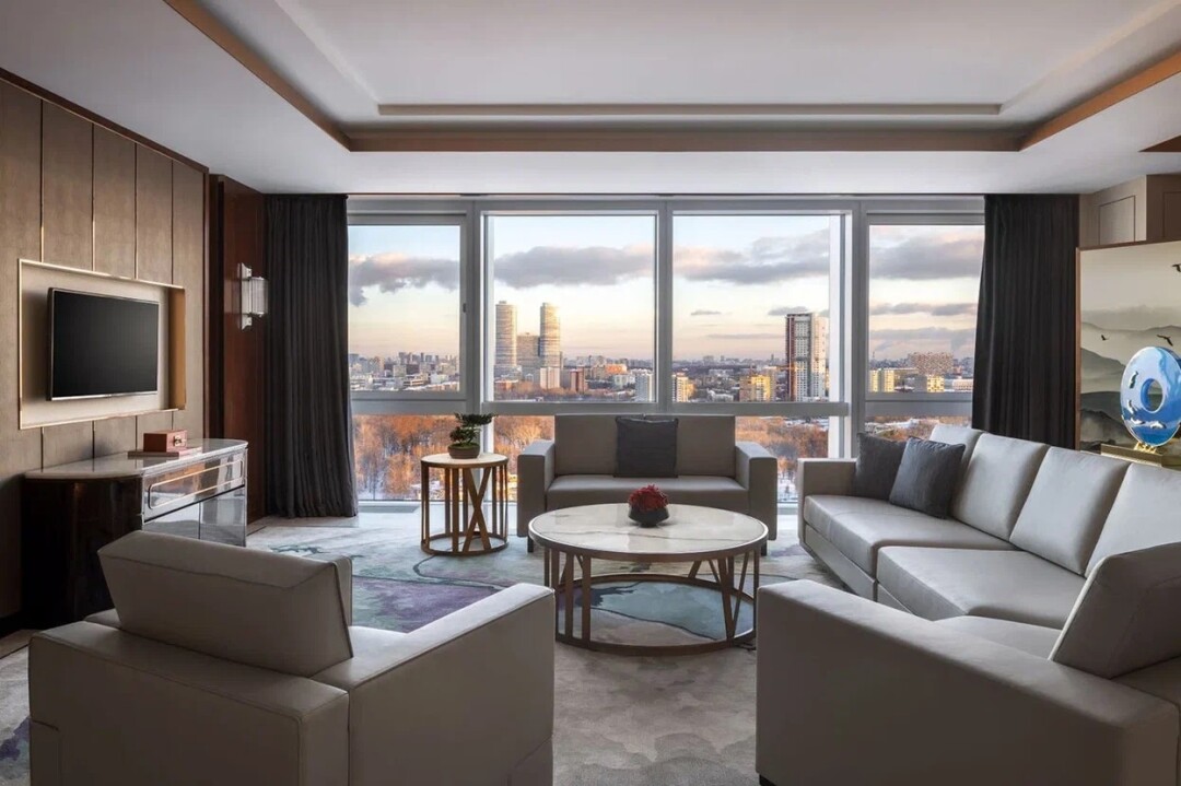 Панорамный вид на город из люксов «Амбассадор» на 18-м и 19-м этаже отеля