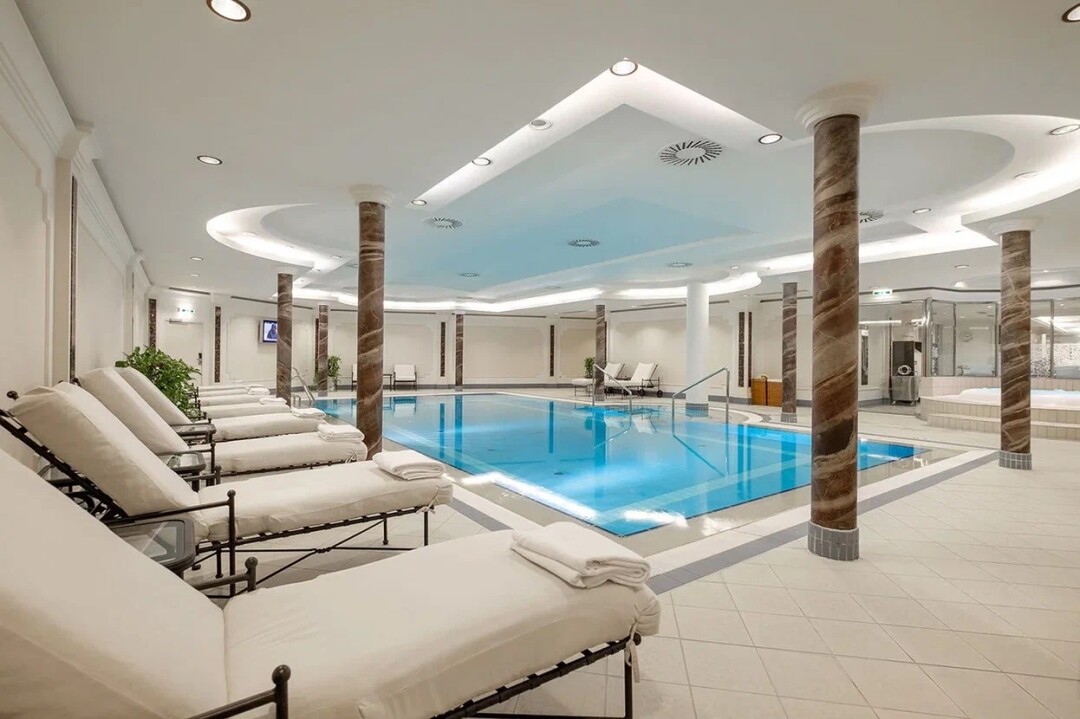 12-метровый бассейн с подогревом в спацентре