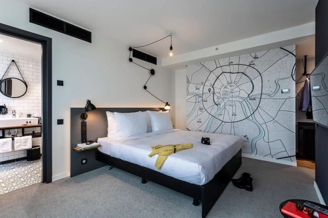 В номерном фонде отеля — стандартные номера и двухкомнатные люксы и полулюксы