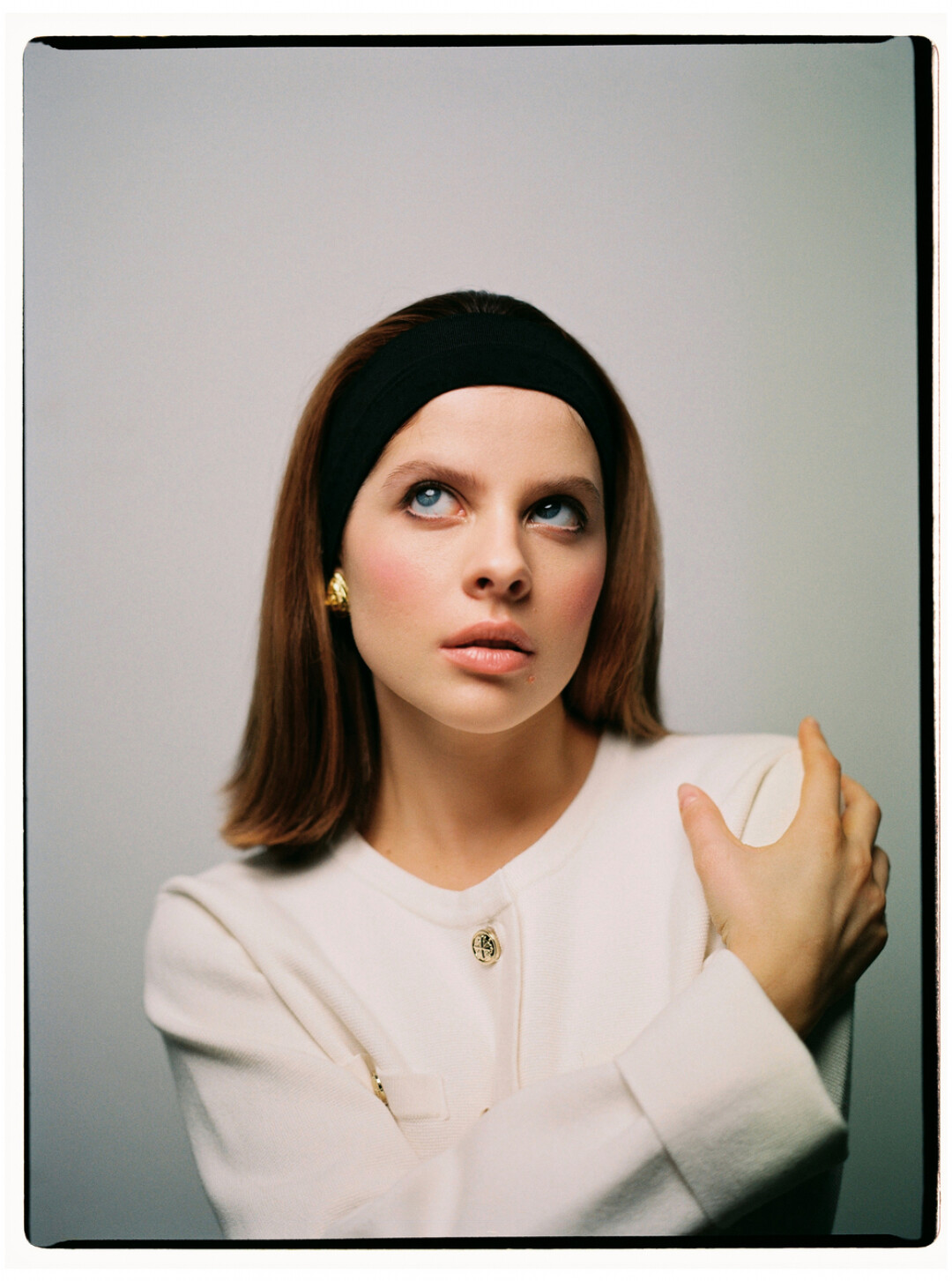 На Ангелине: жакет 2mood, серьги Chanel (Vintage Voyage)