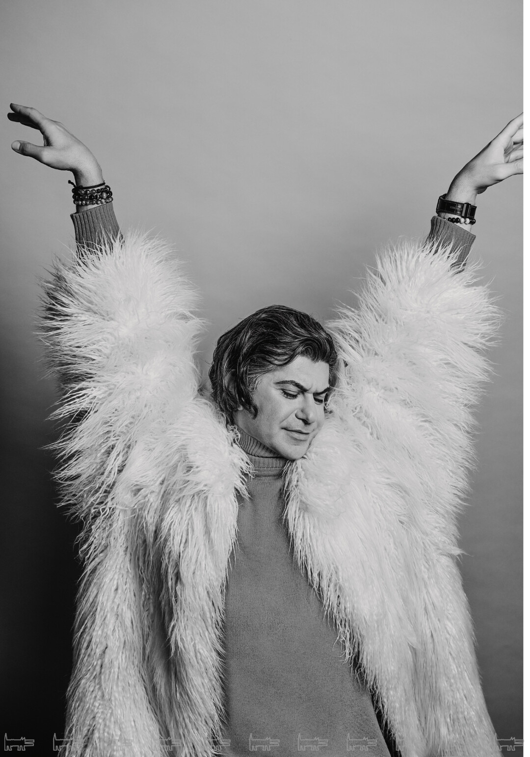 На Николае: шуба BALENCIAGA, свитер USHATAVA