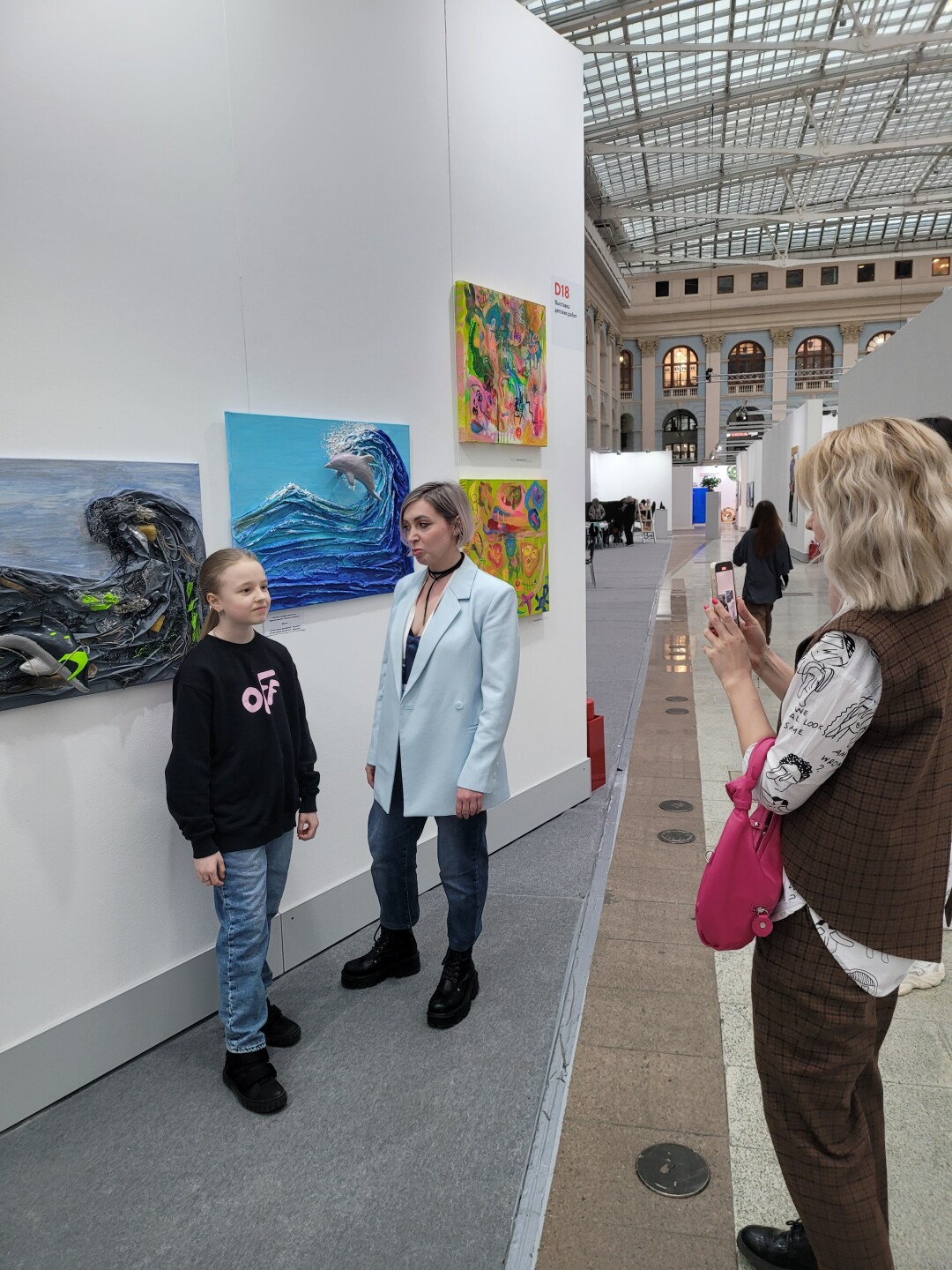 Евгения Тимофеичева и ее диптих «О чем молчат дельфины» на выставке Art Russia 2023