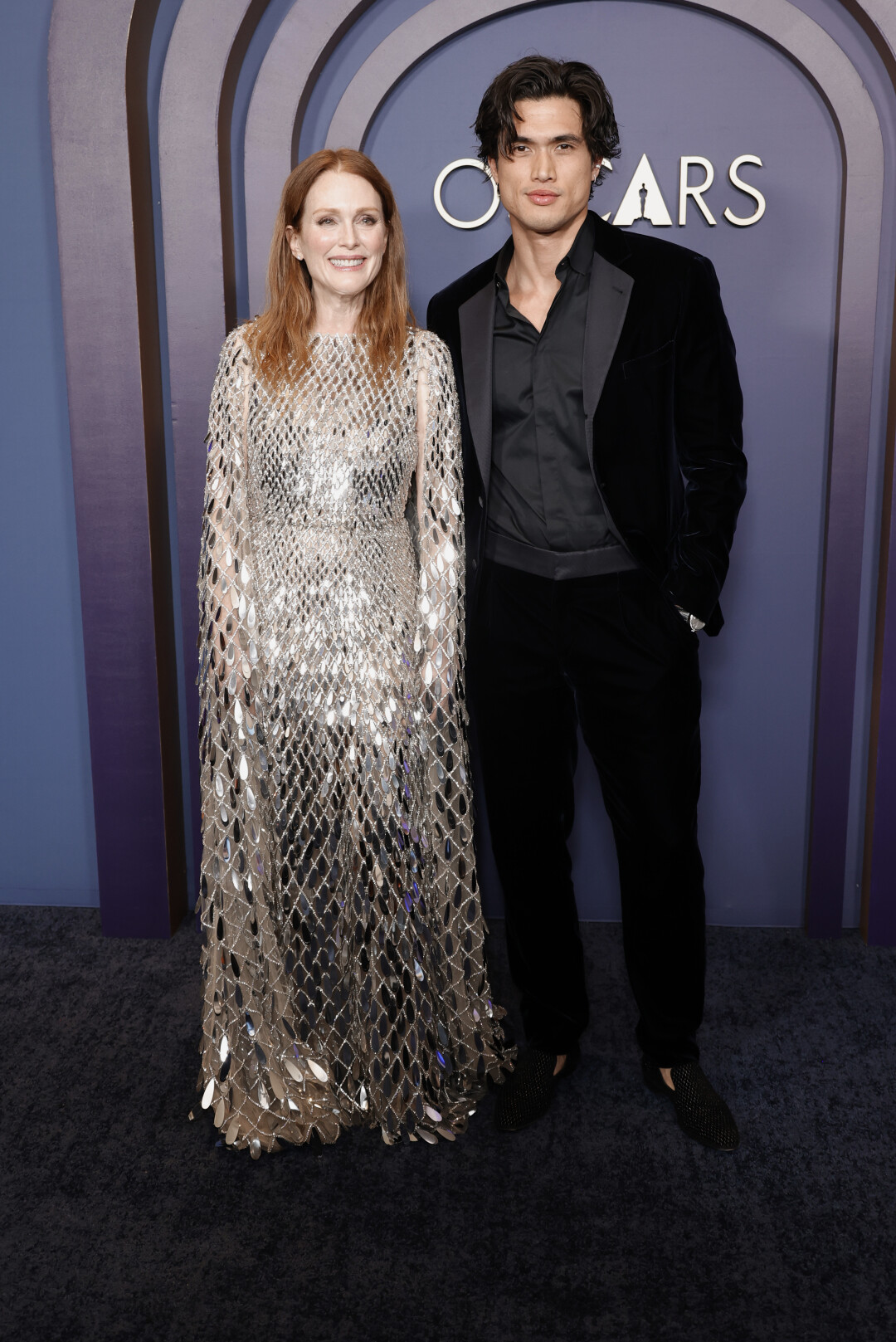 Джулианна Мур в Valentino и Чарльз Мелтон