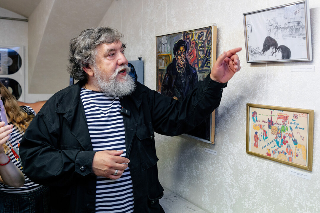 Художник Дмитрий Шагин на первой офлайн-выставке «Митьки-Музея» в пространстве Mars