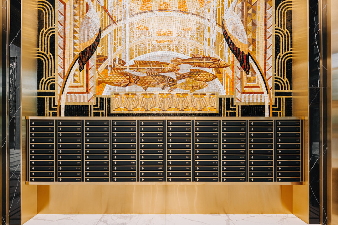 Мозаичное панно в парадном вестибюле дома «Институтский, 16» создано в стиле ар-деко