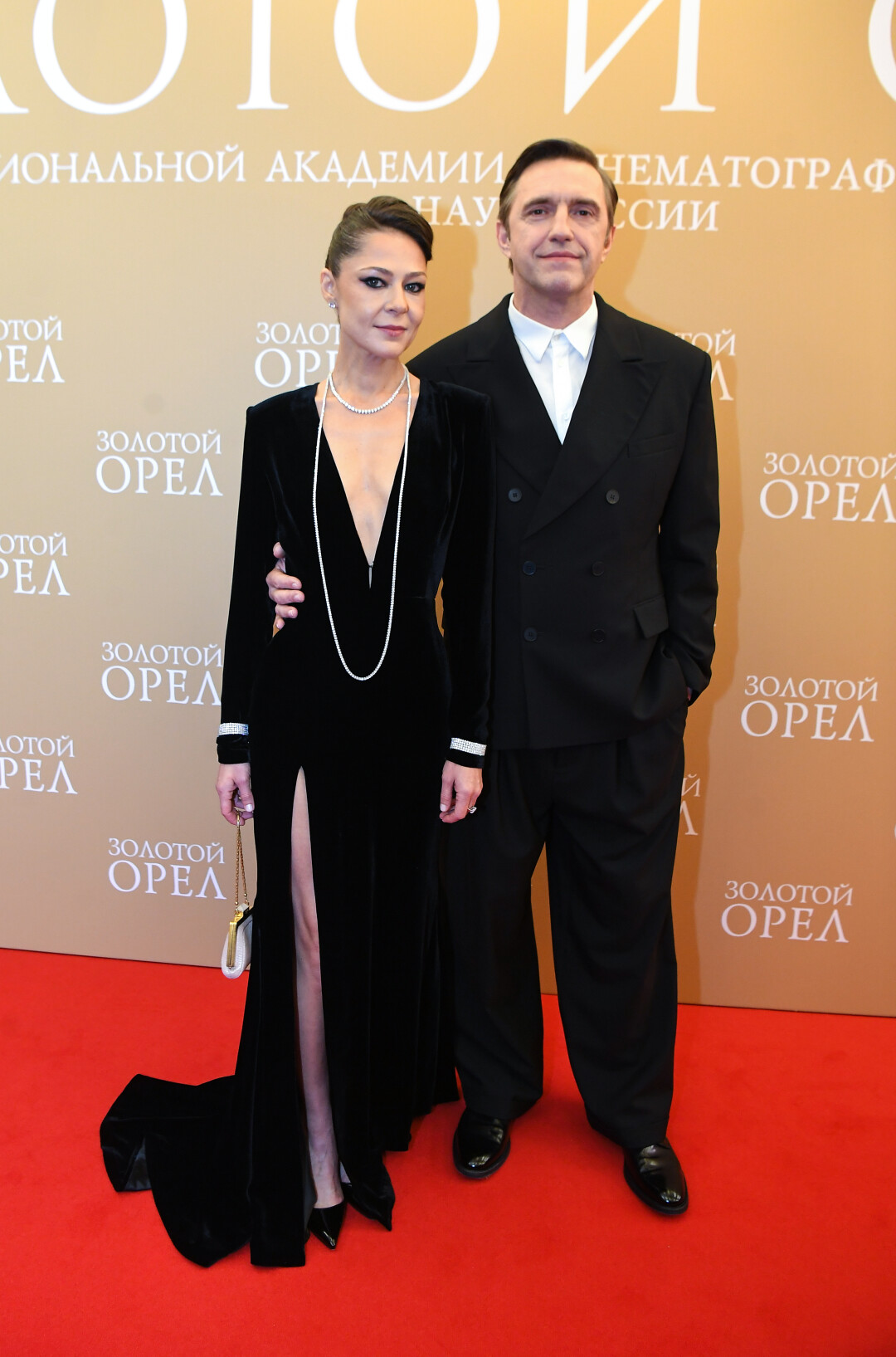 Елена Лядова. Владимир Вдовиченков и Елена Лядова в ювелирных украшениях Mercury из белого золота с бриллиантами