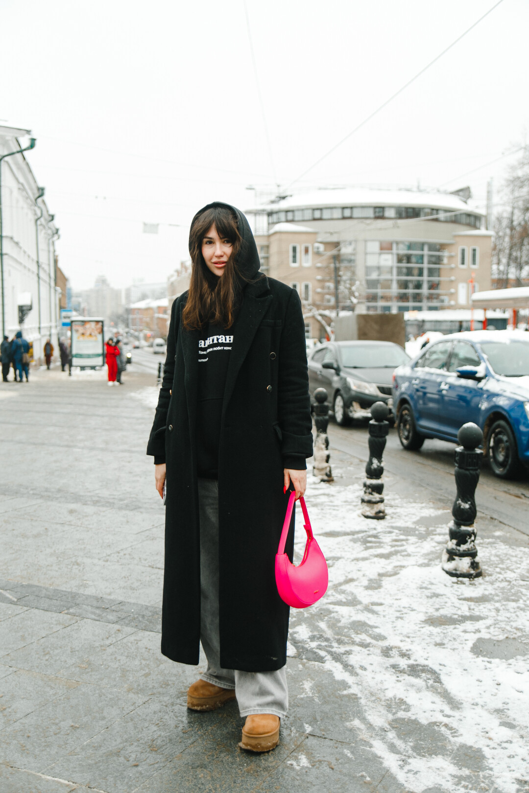 На Татьяне: пальто THE LUMIERE, свитшот SLOVODNA, джинсы NEW LOOK, обувь UGG, cумка FURLA