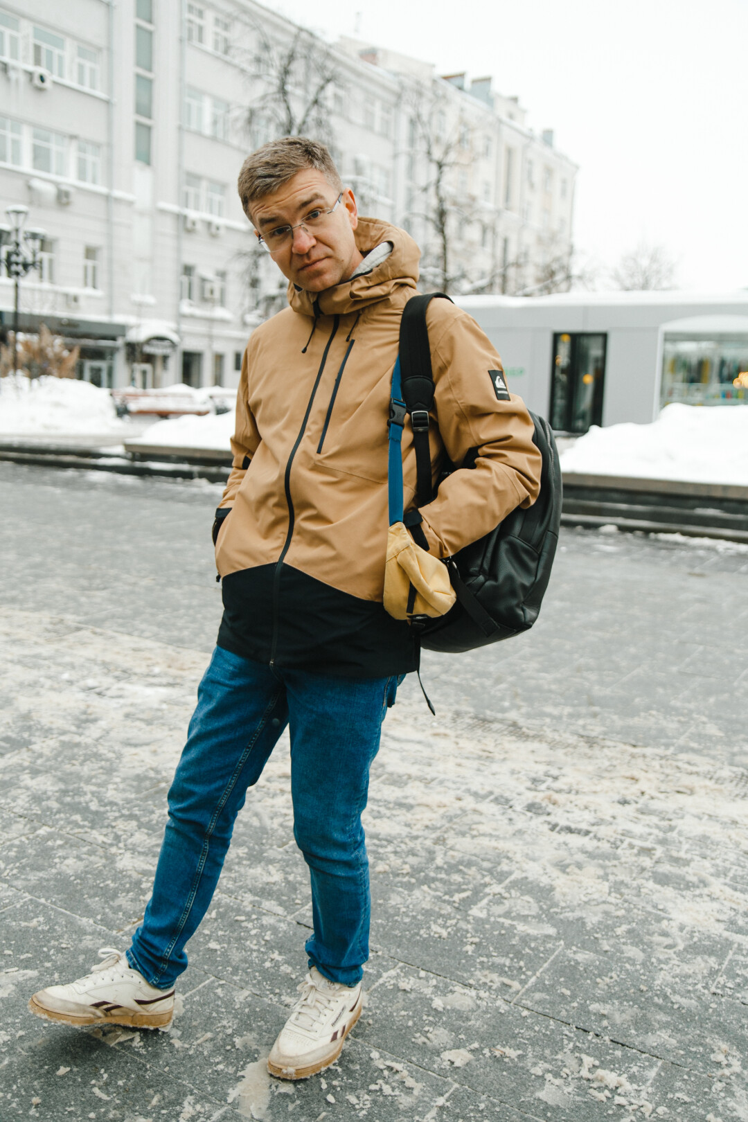 На Майере: куртка QUIKSILVER, обувь REEBOK, очки CARRERA