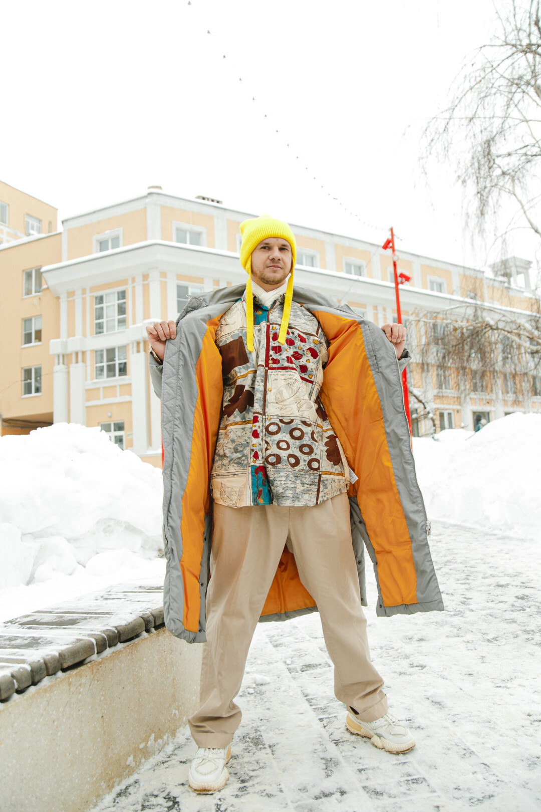 На Кирилле: шапка детская, брюки и куртка FAMILIA, рюкзак OZON, рубашка винтаж (привезена из Армении)